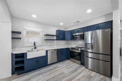 House in Saint Pete Beach, Florida 2 bedrooms, 110.46 sq.m. № 2232788 - photo 9