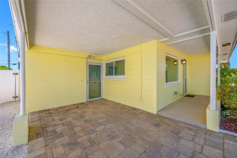 House in Saint Pete Beach, Florida 2 bedrooms, 110.46 sq.m. № 2232788 - photo 29
