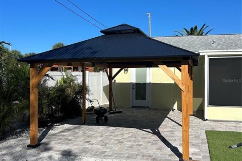 House in Saint Pete Beach, Florida 2 bedrooms, 110.46 sq.m. № 2232788 - photo 26
