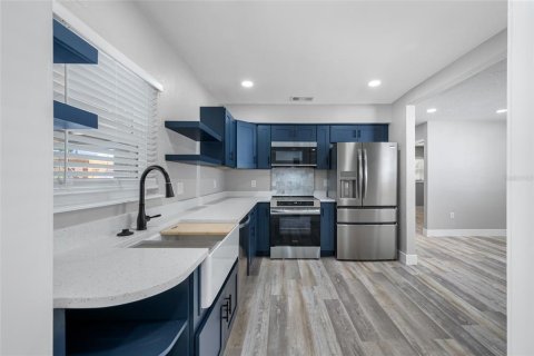 House in Saint Pete Beach, Florida 2 bedrooms, 110.46 sq.m. № 2232788 - photo 11