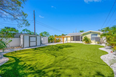 House in Saint Pete Beach, Florida 2 bedrooms, 110.46 sq.m. № 2232788 - photo 25