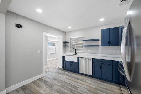 House in Saint Pete Beach, Florida 2 bedrooms, 110.46 sq.m. № 2232788 - photo 10