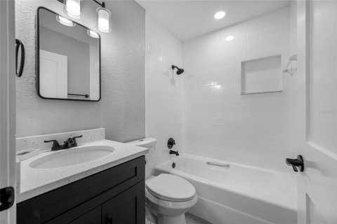 House in Saint Pete Beach, Florida 2 bedrooms, 110.46 sq.m. № 2232788 - photo 12