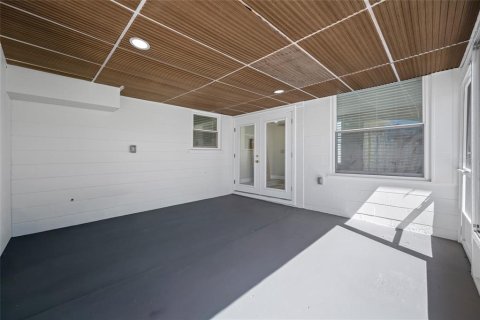 House in Saint Pete Beach, Florida 2 bedrooms, 110.46 sq.m. № 2232788 - photo 23
