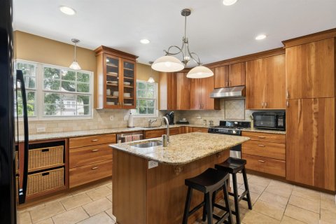 House in Orlando, Florida 6 bedrooms, 298.49 sq.m. № 2390108 - photo 19
