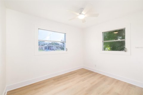 House in Pinellas Park, Florida 3 bedrooms, 76.64 sq.m. № 1841836 - photo 14