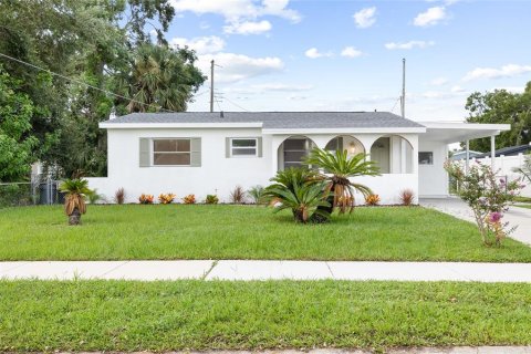 House in Pinellas Park, Florida 3 bedrooms, 76.64 sq.m. № 1841836 - photo 1