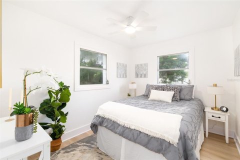 House in Pinellas Park, Florida 3 bedrooms, 76.64 sq.m. № 1841836 - photo 12