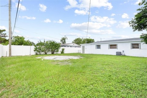 House in Pinellas Park, Florida 3 bedrooms, 76.64 sq.m. № 1841836 - photo 21