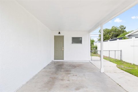 House in Pinellas Park, Florida 3 bedrooms, 76.64 sq.m. № 1841836 - photo 4