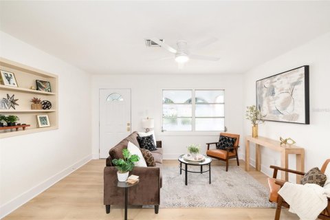 House in Pinellas Park, Florida 3 bedrooms, 76.64 sq.m. № 1841836 - photo 7