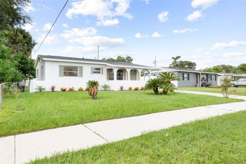 House in Pinellas Park, Florida 3 bedrooms, 76.64 sq.m. № 1841836 - photo 2