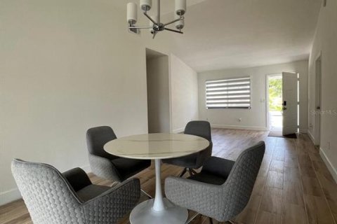 Villa ou maison à louer à Orlando, Floride: 3 chambres, 105.17 m2 № 2386370 - photo 3