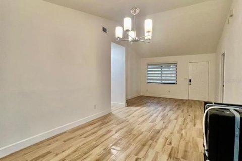 Villa ou maison à louer à Orlando, Floride: 3 chambres, 105.17 m2 № 2386370 - photo 16