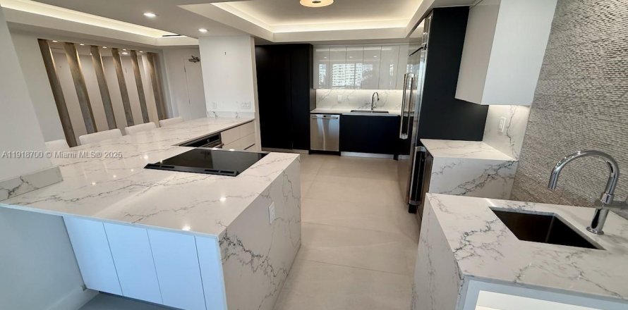 Кондоминиум с 2 спальнями в Майами-Бич, Флорида № 1972099