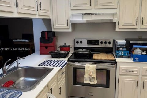 Condo in Coconut Creek, Florida, 2 bedrooms № 1993980 - photo 7