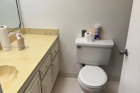 Condo in Coconut Creek, Florida, 2 bedrooms № 1993980 - photo 9