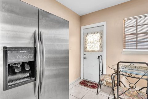 House in North Miami Beach, Florida 3 bedrooms, 142.7 sq.m. № 1850545 - photo 19