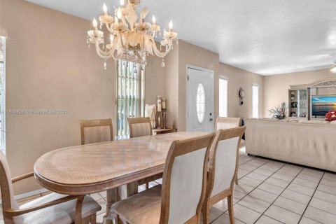 House in North Miami Beach, Florida 3 bedrooms, 142.7 sq.m. № 1850545 - photo 13