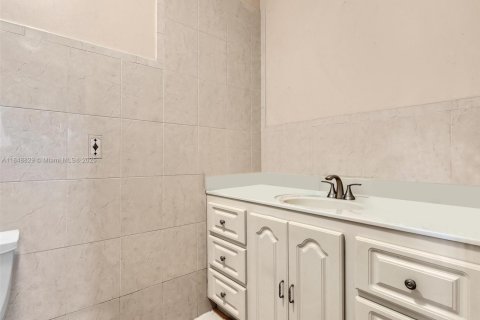 House in North Miami Beach, Florida 3 bedrooms, 142.7 sq.m. № 1850545 - photo 29