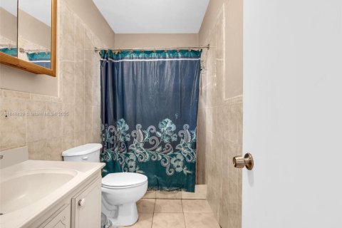 House in North Miami Beach, Florida 3 bedrooms, 142.7 sq.m. № 1850545 - photo 24