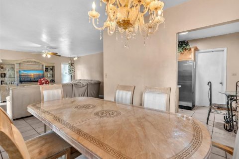 House in North Miami Beach, Florida 3 bedrooms, 142.7 sq.m. № 1850545 - photo 14