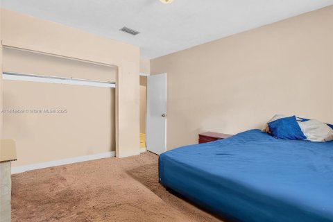 House in North Miami Beach, Florida 3 bedrooms, 142.7 sq.m. № 1850545 - photo 27