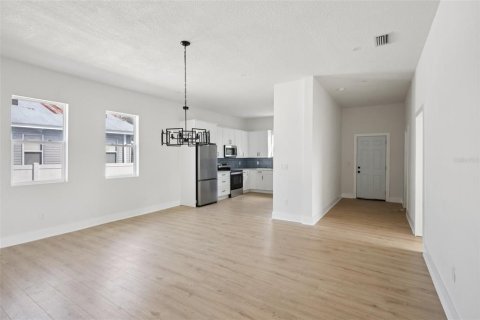 Villa ou maison à vendre à Tampa, Floride: 5 chambres, 171.68 m2 № 2143205 - photo 8