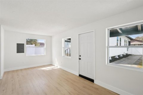 Villa ou maison à vendre à Tampa, Floride: 5 chambres, 171.68 m2 № 2143205 - photo 10