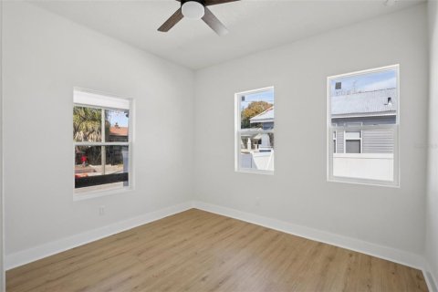 Villa ou maison à vendre à Tampa, Floride: 5 chambres, 171.68 m2 № 2143205 - photo 17