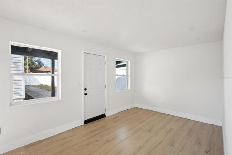 Villa ou maison à vendre à Tampa, Floride: 5 chambres, 171.68 m2 № 2143205 - photo 7