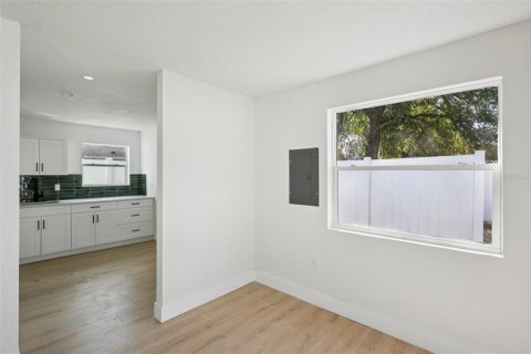 Villa ou maison à vendre à Tampa, Floride: 5 chambres, 171.68 m2 № 2143205 - photo 11