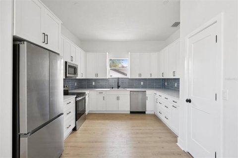 Villa ou maison à vendre à Tampa, Floride: 5 chambres, 171.68 m2 № 2143205 - photo 12