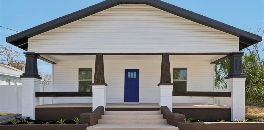 Villa ou maison à Tampa, Floride 5 chambres, 171.68 m2 № 2143205