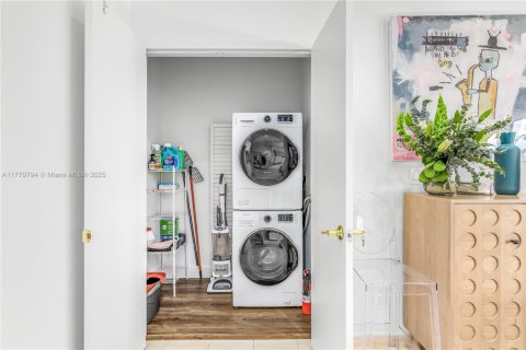 Copropriété à louer à Miami Beach, Floride: 2 chambres, 119.19 m2 № 1612215 - photo 24