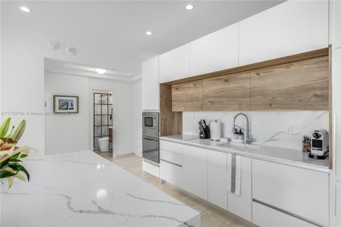 Copropriété à louer à Miami Beach, Floride: 2 chambres, 119.19 m2 № 1612215 - photo 4
