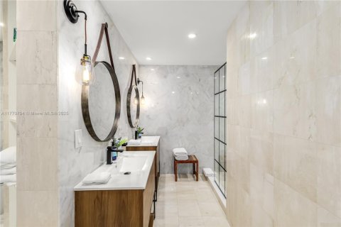 Copropriété à louer à Miami Beach, Floride: 2 chambres, 119.19 m2 № 1612215 - photo 17