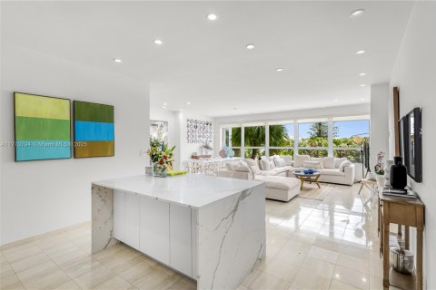 Copropriété à louer à Miami Beach, Floride: 2 chambres, 119.19 m2 № 1612215 - photo 2