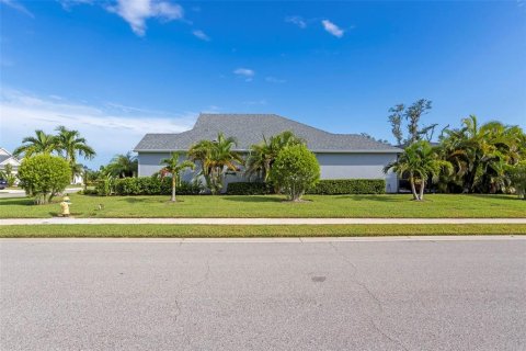 House in Bradenton, Florida 3 bedrooms, 152.55 sq.m. № 2329581 - photo 7
