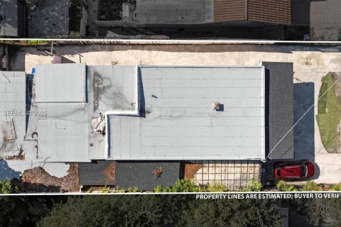 House in Miami, Florida 6 bedrooms, 260.31 sq.m. № 1986994 - photo 23