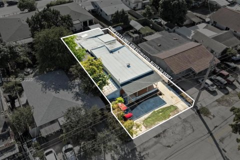 House in Miami, Florida 6 bedrooms, 260.31 sq.m. № 1986994 - photo 29