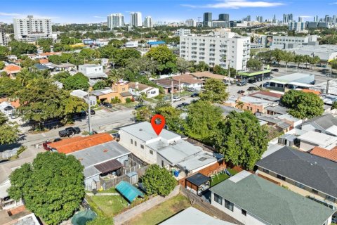 House in Miami, Florida 6 bedrooms, 260.31 sq.m. № 1986994 - photo 26