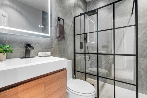 Casa en venta en Miami, Florida, 4 dormitorios, 179.21 m2 № 1953931 - foto 11