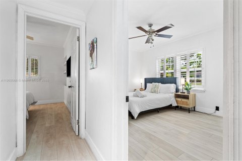 Casa en venta en Miami, Florida, 4 dormitorios, 179.21 m2 № 1953931 - foto 8