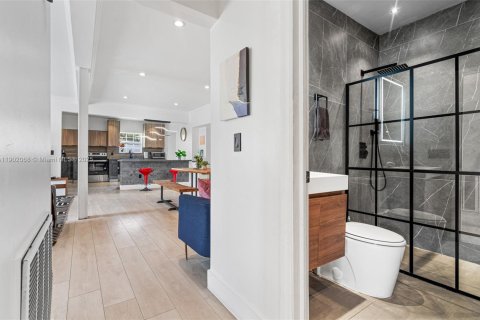 Casa en venta en Miami, Florida, 4 dormitorios, 179.21 m2 № 1953931 - foto 13