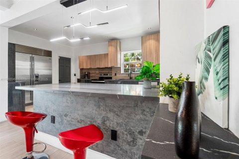 Casa en venta en Miami, Florida, 4 dormitorios, 179.21 m2 № 1953931 - foto 17