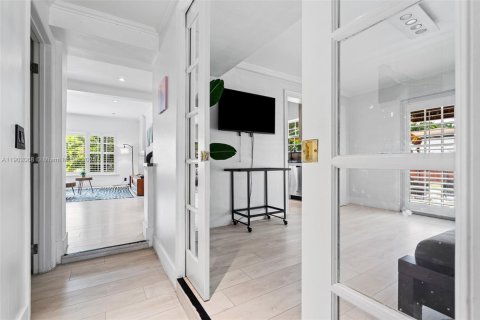 Casa en venta en Miami, Florida, 4 dormitorios, 179.21 m2 № 1953931 - foto 24