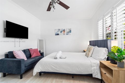 Casa en venta en Miami, Florida, 4 dormitorios, 179.21 m2 № 1953931 - foto 6