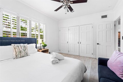 Casa en venta en Miami, Florida, 4 dormitorios, 179.21 m2 № 1953931 - foto 7