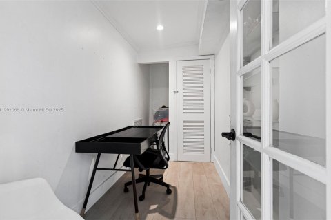 Casa en venta en Miami, Florida, 4 dormitorios, 179.21 m2 № 1953931 - foto 21